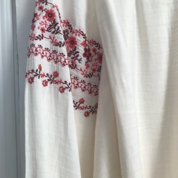 NWT Embroidery Tie-Neck Blouse - Picture 3 of 8